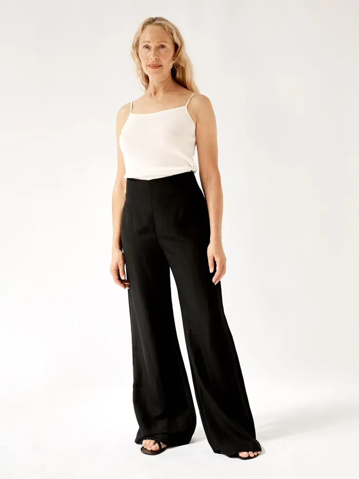 Women 90s Knit Slip Cami White The UNDONE Tops