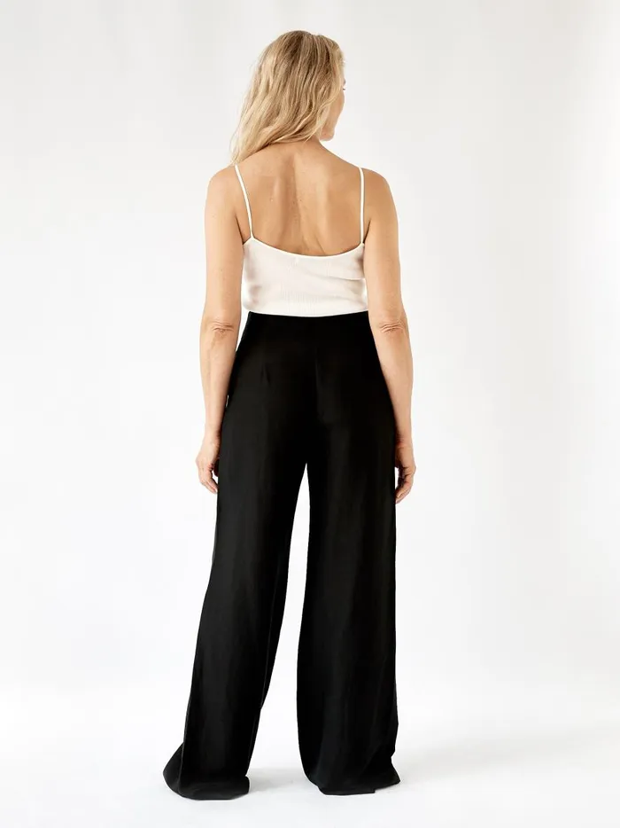 Women 90s Knit Slip Cami White The UNDONE Tops