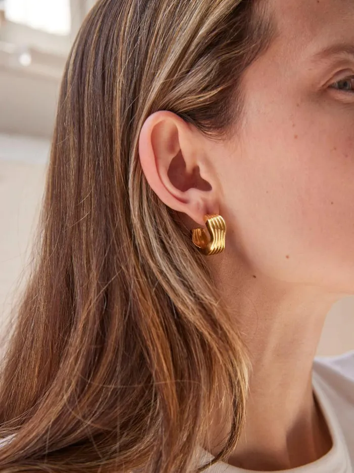 Women Curved Ribbed Hoop Earrings Gold The UNDONE Earrings