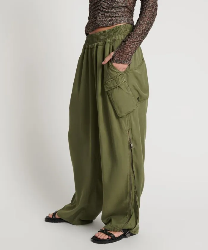 Women One Teaspoon Bottoms KHAKI TENCEL PARACHUTE PANTS Women One Teaspoon Bottoms KHAKI TENCEL PARACHUTE PANTS