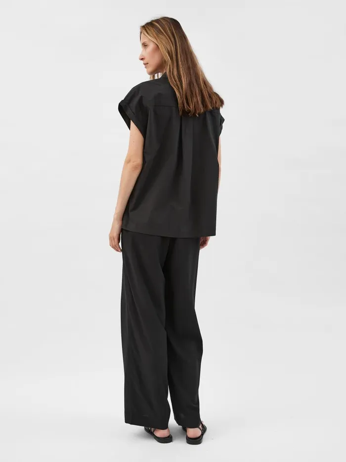 Women Relaxed Sleeveless Shirt Black The UNDONE Tops